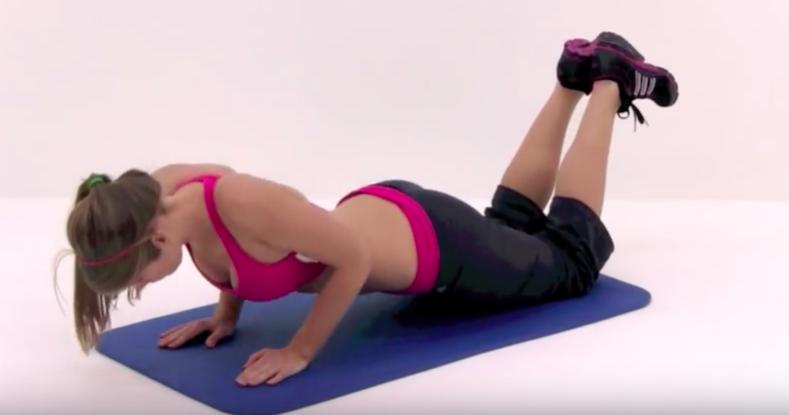 一番ベーシックな二の腕エクササイズ トライセプス プッシュアップ アスリートコレクション