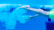 【最後までしっかりキックを打ち込む！】長距離の水泳選手は押さえておきたい「鉄」の写真
