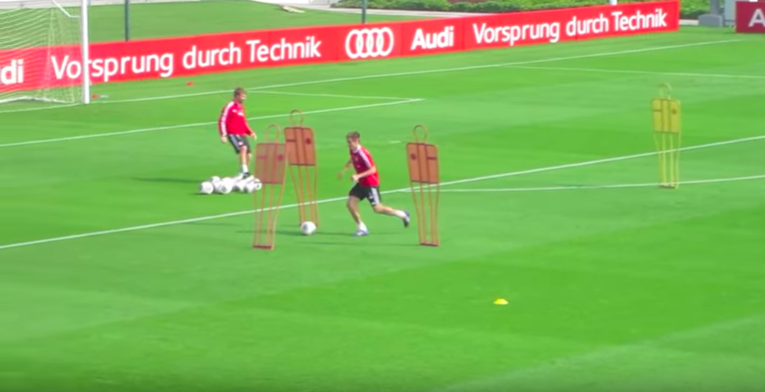 サッカーにおける動きの質を高めよう 身体の動かし方とテクニックを同時に養うトレーニング サッカーにおける動きの質を高めよう 身体の動かし方とテクニックを同時に養うトレーニング